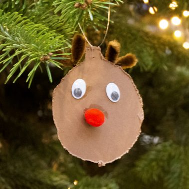 20191128 Weihnachtsbaum schmuecken Kindergarten DasNest 10 72dpi